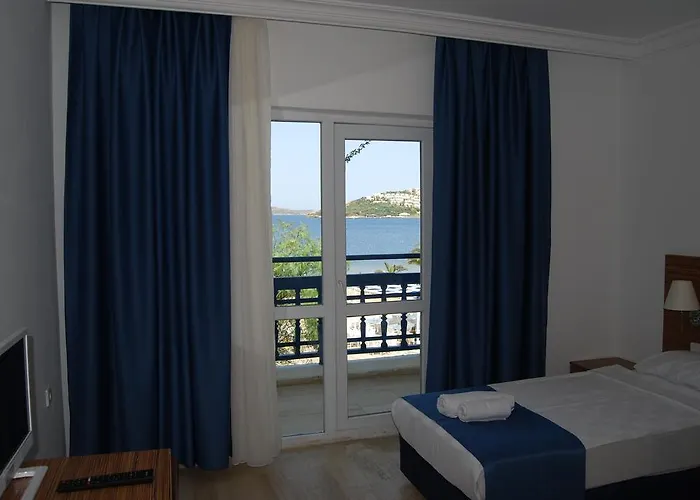 Resort Club Blue White 4*