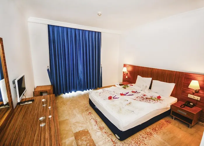 Resort Club Blue White