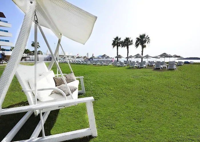 Resort Club Blue White