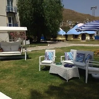 Club Blue White 4* トゥルグトレイス