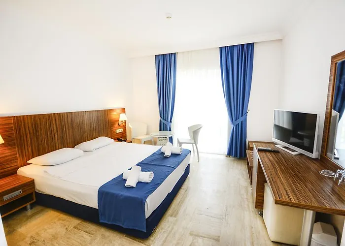 Resort Club Blue White